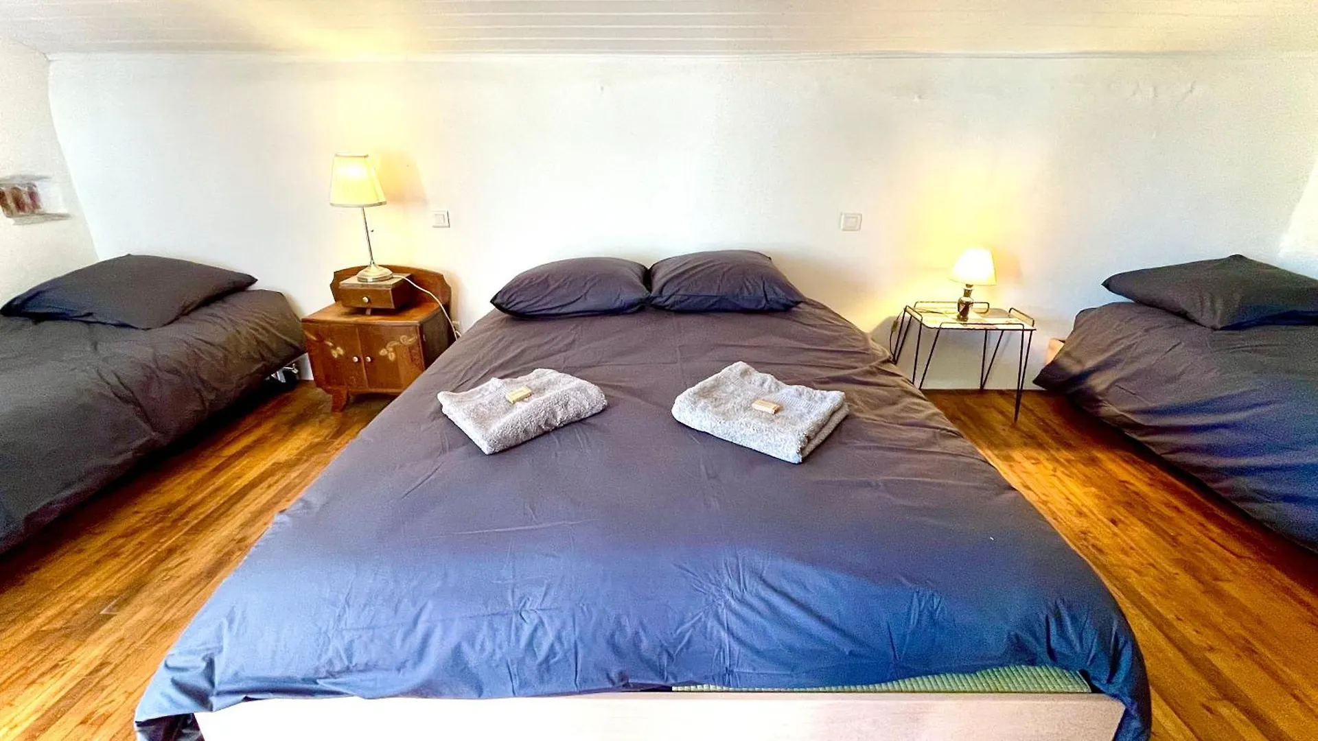 Couette-café Bed and Breakfast La Demeure des Fleurs à Caillavet France
